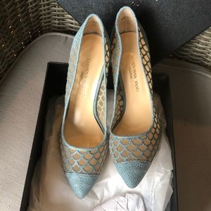 New Carmen Marc Valvo Blue W Nude Mesh Pumps